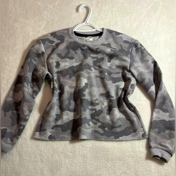 Crewneck - Picture 2 of 7